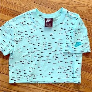 Nike Essential Swoosh Crop